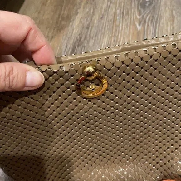 964) Vintage Metal Taupe Purse EUC Chain Straps - Picture 5 of 7